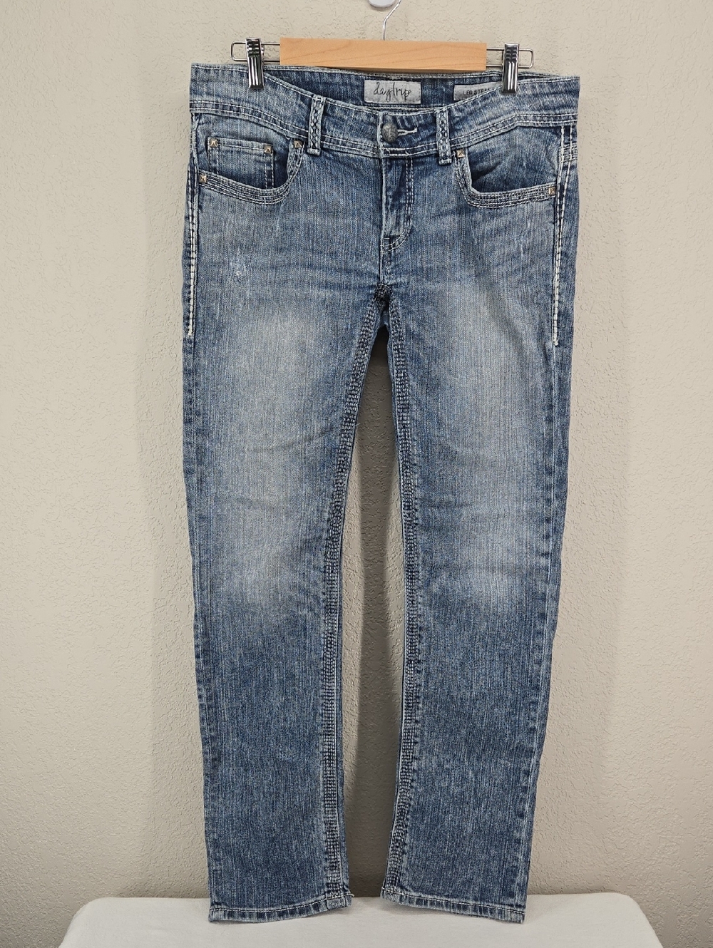 Daytrip Leo Women's Straight Leg Jeans - Faded Blue Wash